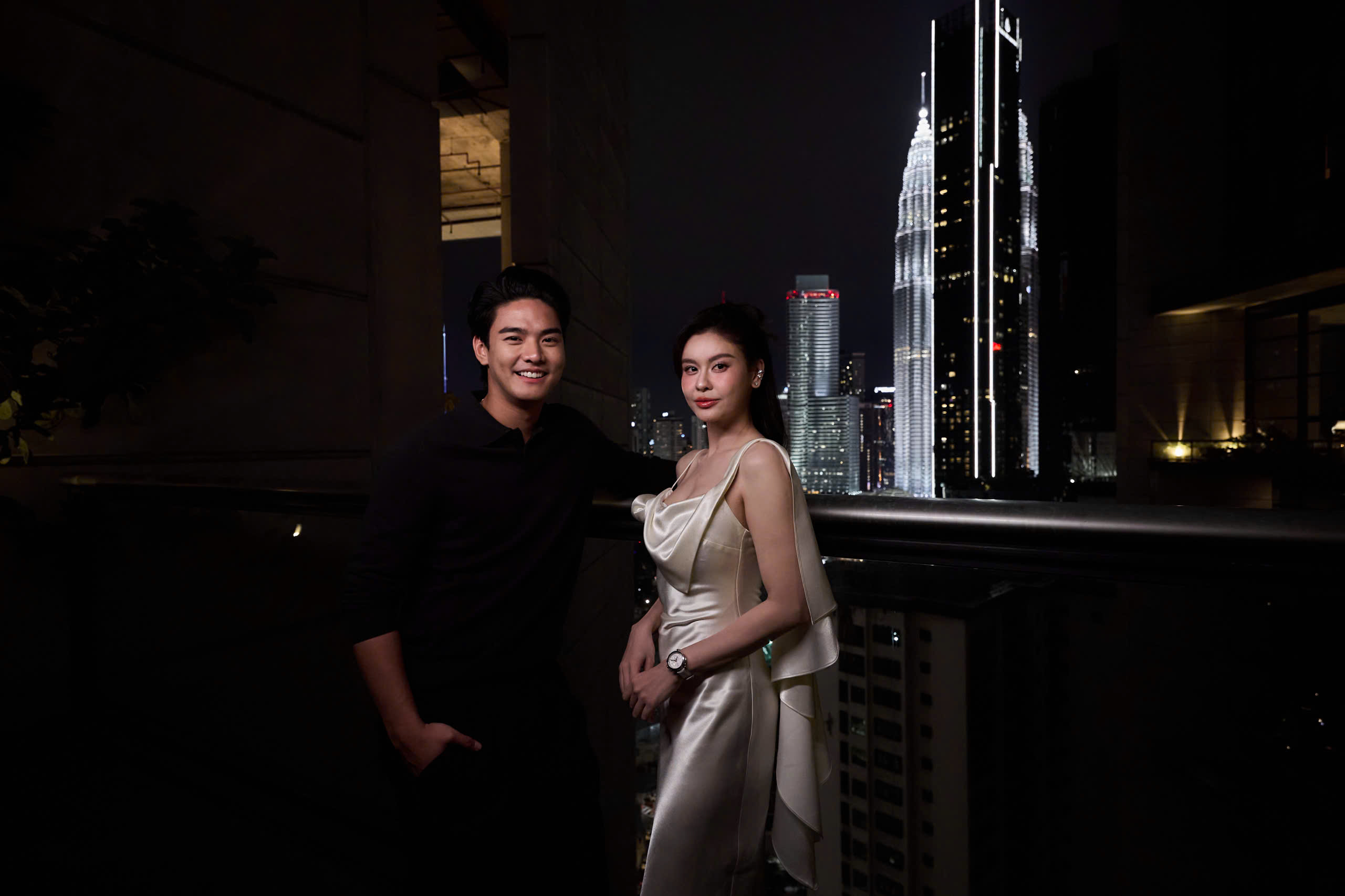 Trương Quỳnh Anh dự tiệc tối cùng sao Thái – Ohm Pawat