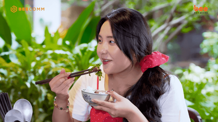 Quán ăn hạnh phúc: Năm Chà và Hỷ Khí Dương Dương thích thú với quán ăn đậm chất nông thôn Việt xưa tại TP.HCM