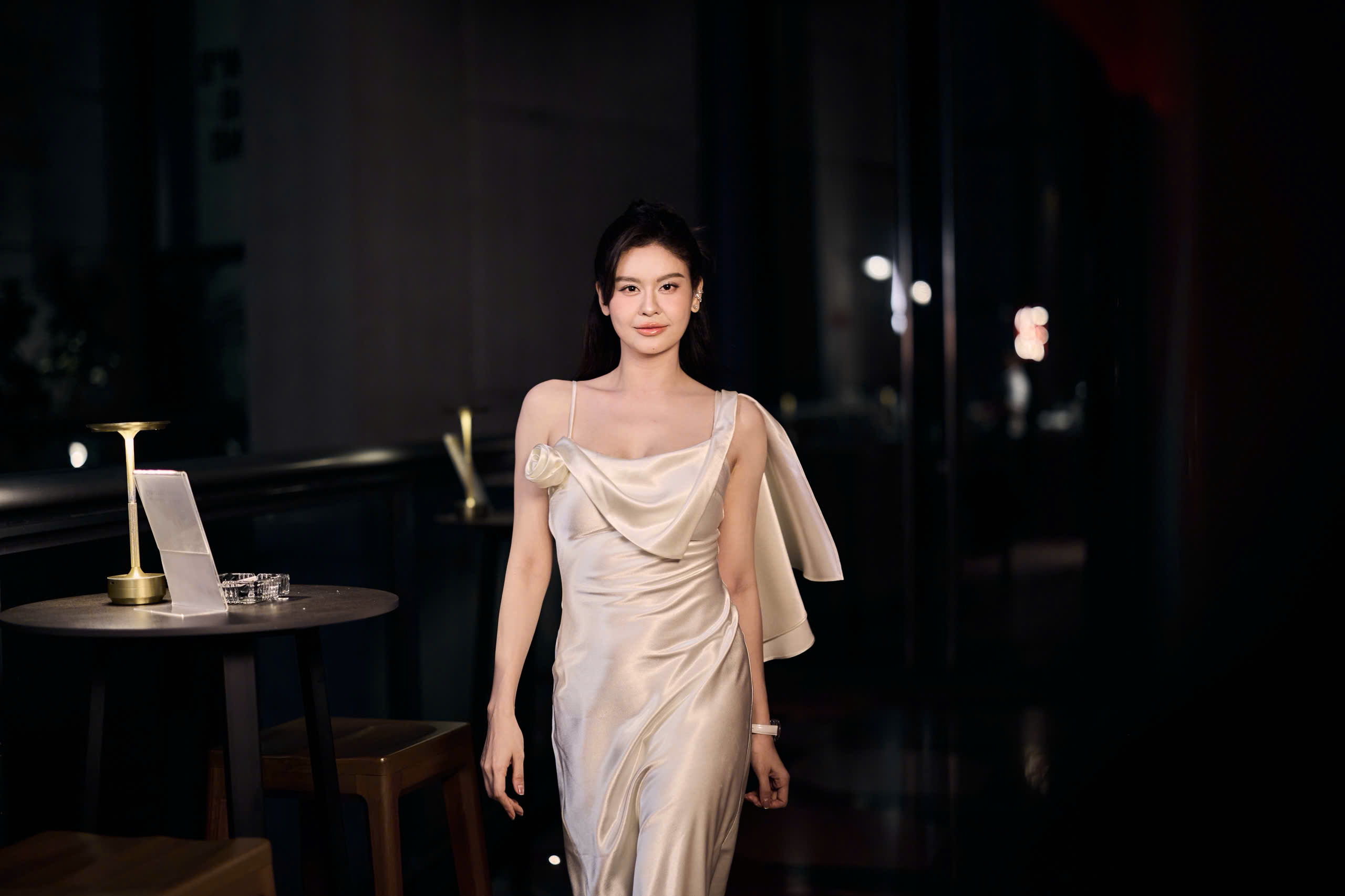 Trương Quỳnh Anh dự tiệc tối cùng sao Thái – Ohm Pawat