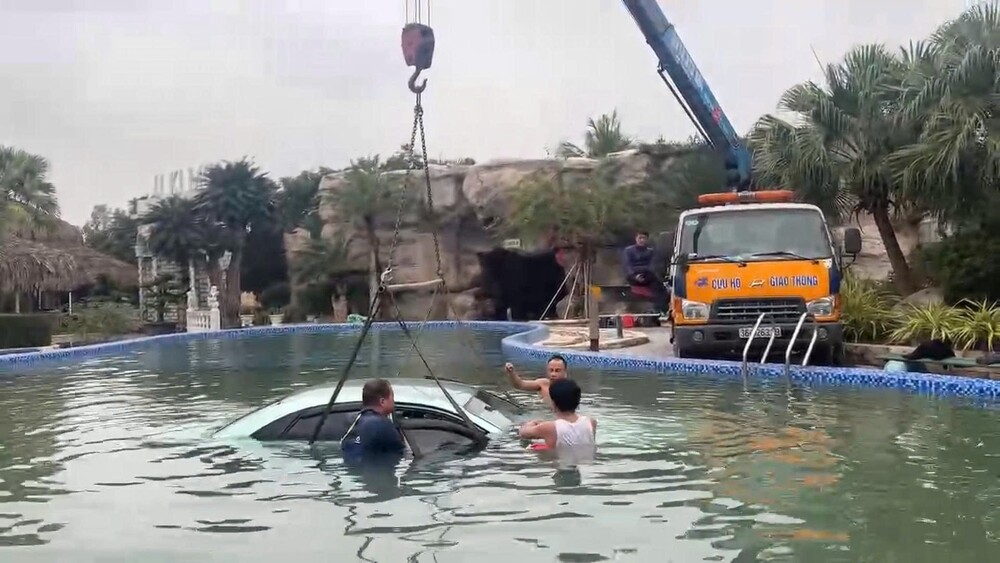 Đạo diễn Lương Đình Dũng suýt chết khi quay phim kinh dị ‘Đồi hành xác: Tà thuyết đen trở lại’ 