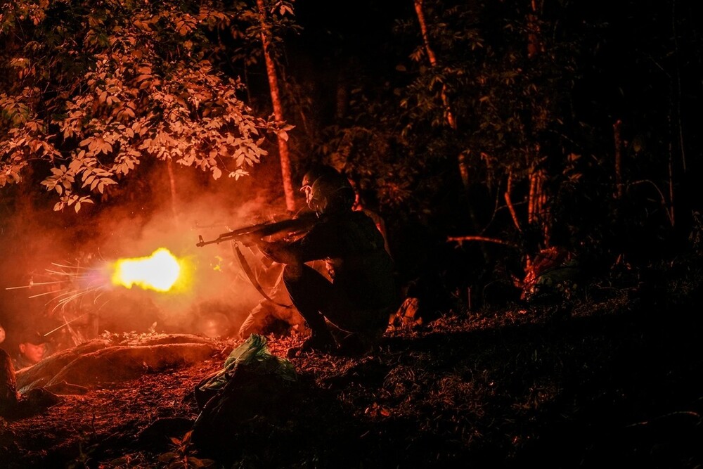 Chiến sĩ quả cảm: Tăng Duy Tân, Hưng Nguyễn nhập viện