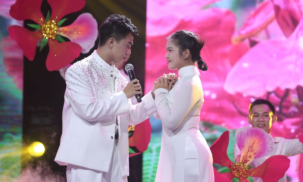 Hoàng Thái giành giải quán quân "Tỏa Sáng Ước Mơ" mùa 4