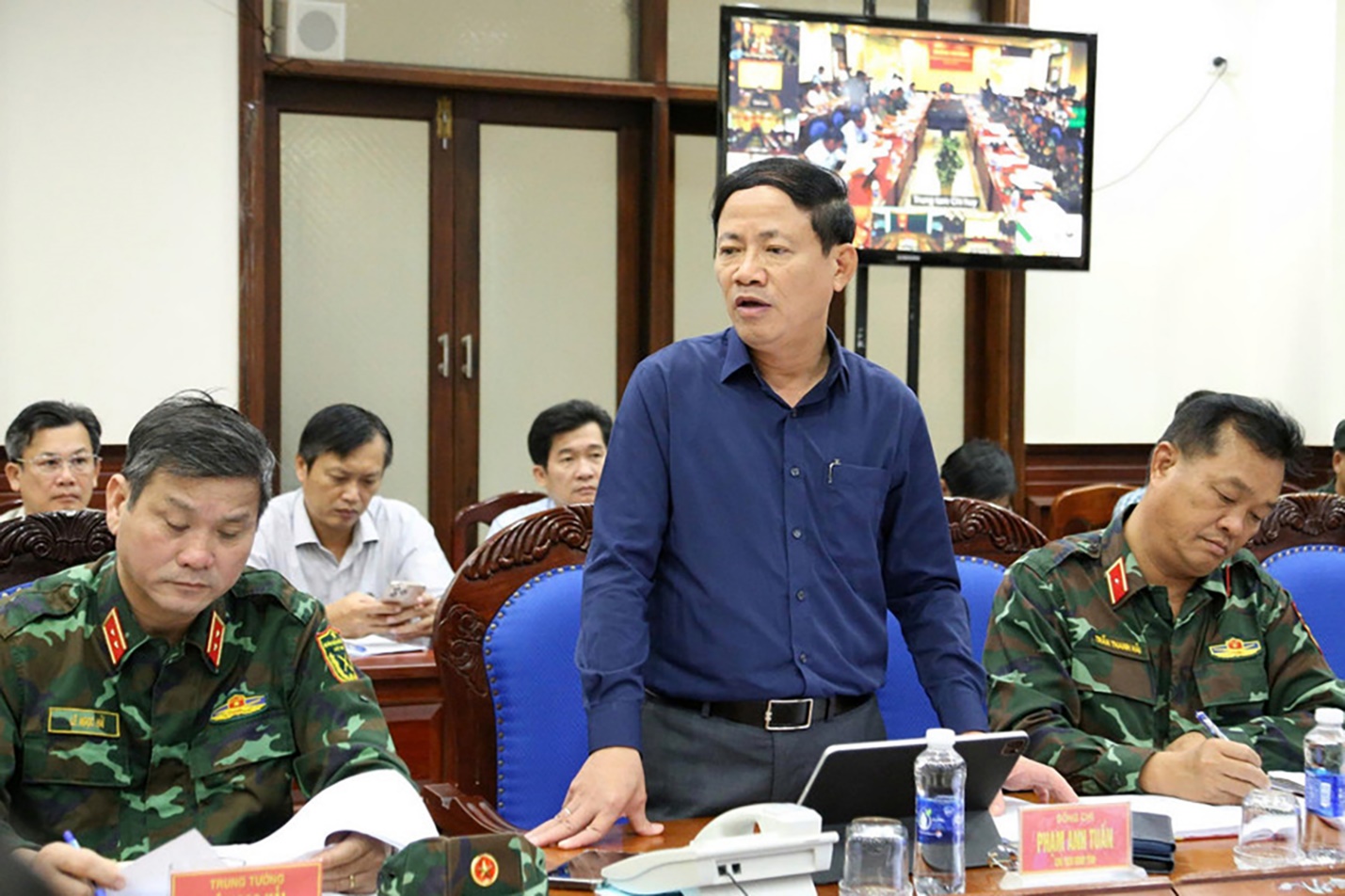 Miền Trung sơ tán hàng trăm nghìn hộ dân tránh bão số 13