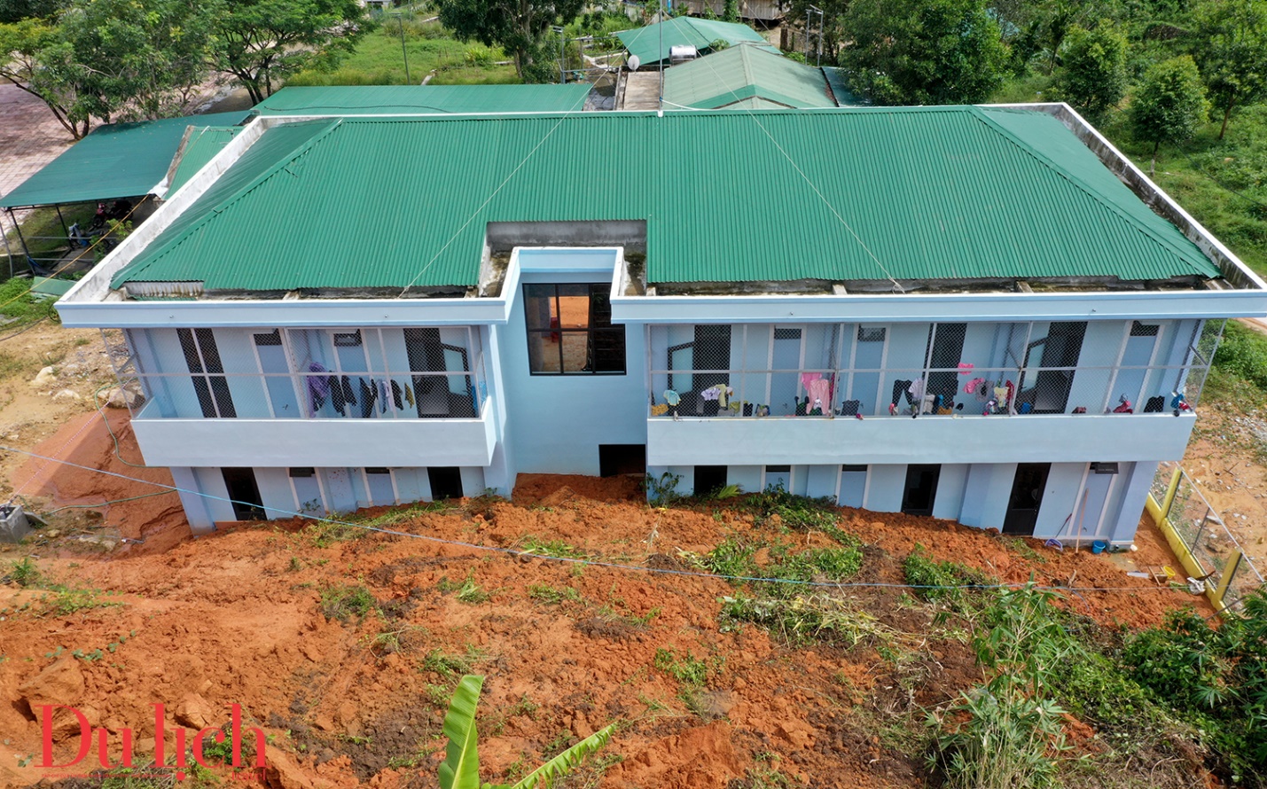 Miền Trung sơ tán hàng trăm nghìn hộ dân tránh bão số 13