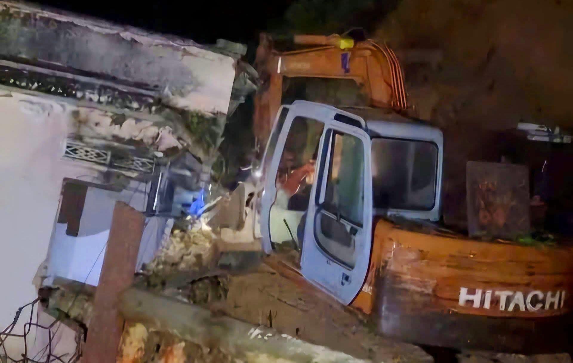 Giải cứu thành công bé gái bị mắc kẹt do sạt lở ở Đà Lạt