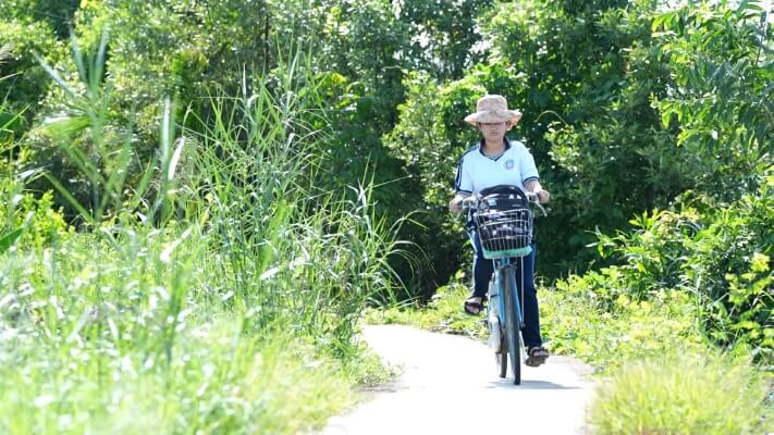 Quách Tuấn Du xúc động nhớ tuổi thơ đi bán bánh dạo, đồng cảm với cô bé mồ côi ở “Mái ấm gia đình Việt”