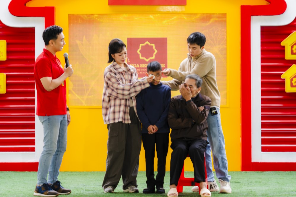 Diệu Nhi cùng Long Vũ góp sức mang về 100 triệu đồng cho các em nhỏ mồ côi