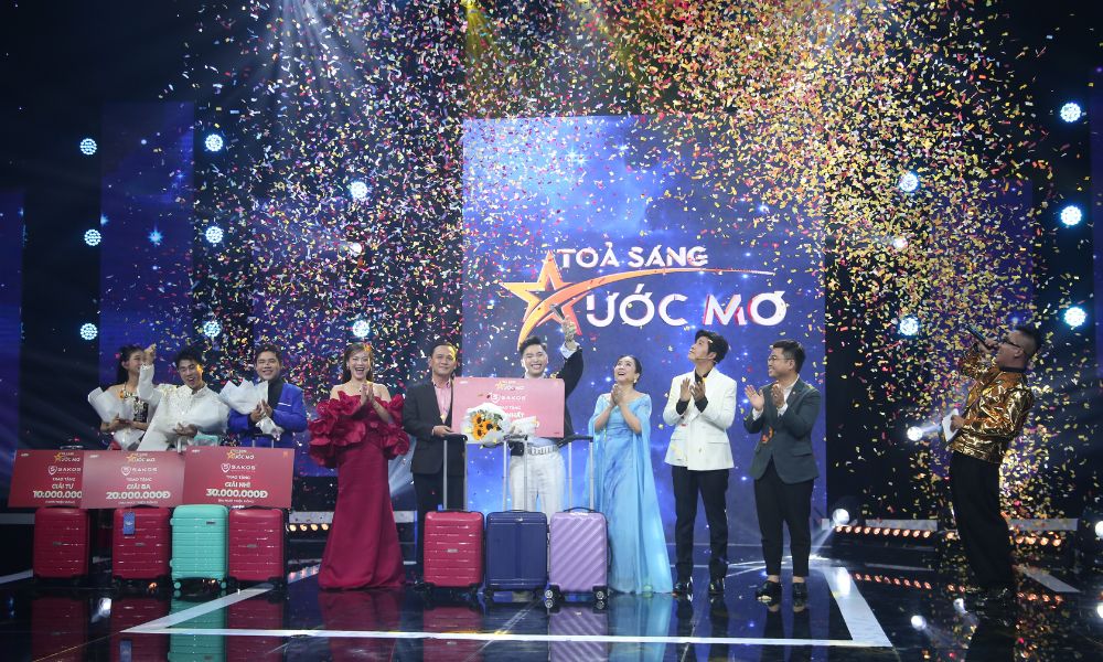 Hoàng Thái giành giải quán quân "Tỏa Sáng Ước Mơ" mùa 4