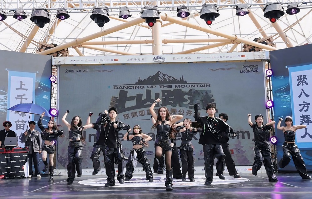 Bộ đôi đạo diễn Song Anh đưa nhóm nhảy thần tượng Zenith tỏa sáng trên đấu trường quốc tế