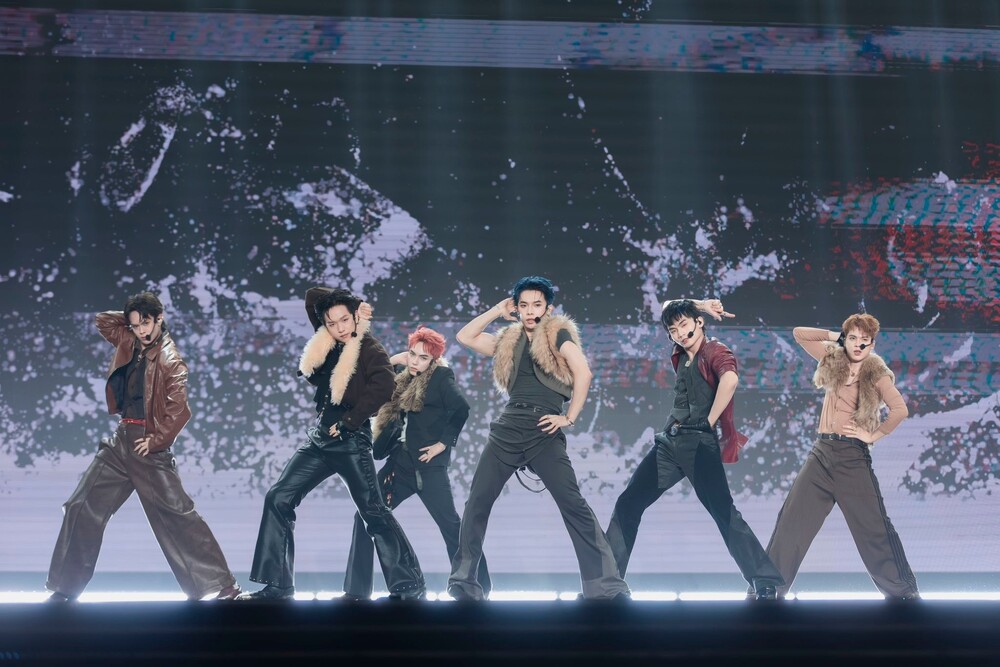 “Tân binh toàn năng” lập kỷ lục 2 tuần liên tiếp dẫn đầu BXH, sẵn sàng với cuộc chạm trán 2 nhóm nhạc quốc tế