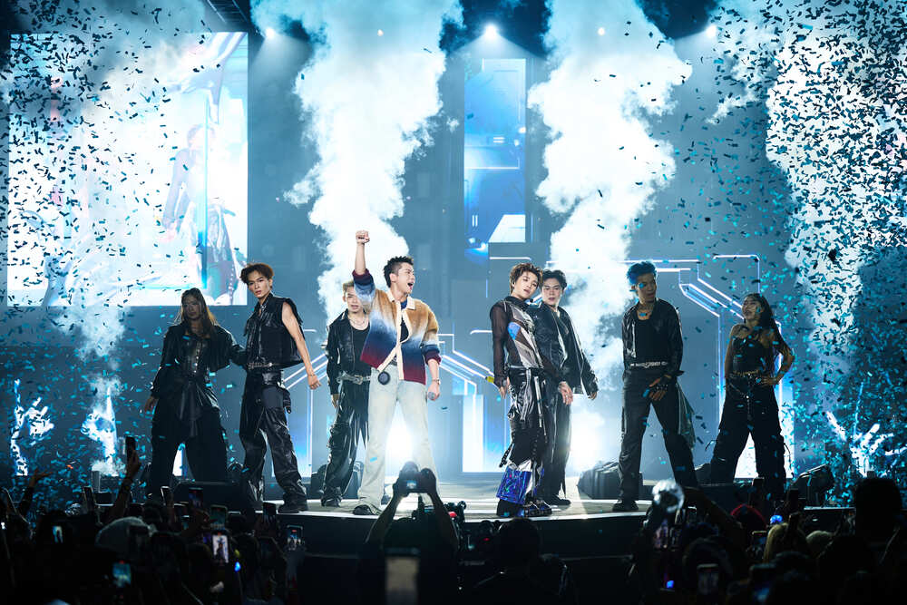 CAPTAIN BOY bị RHYDER “đánh úp” trong mini concert đầu tiên “Mặt chạm mặt” 