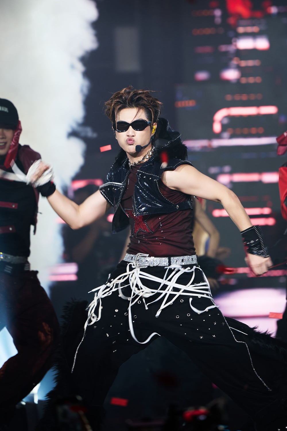 CAPTAIN BOY bị RHYDER “đánh úp” trong mini concert đầu tiên “Mặt chạm mặt” 