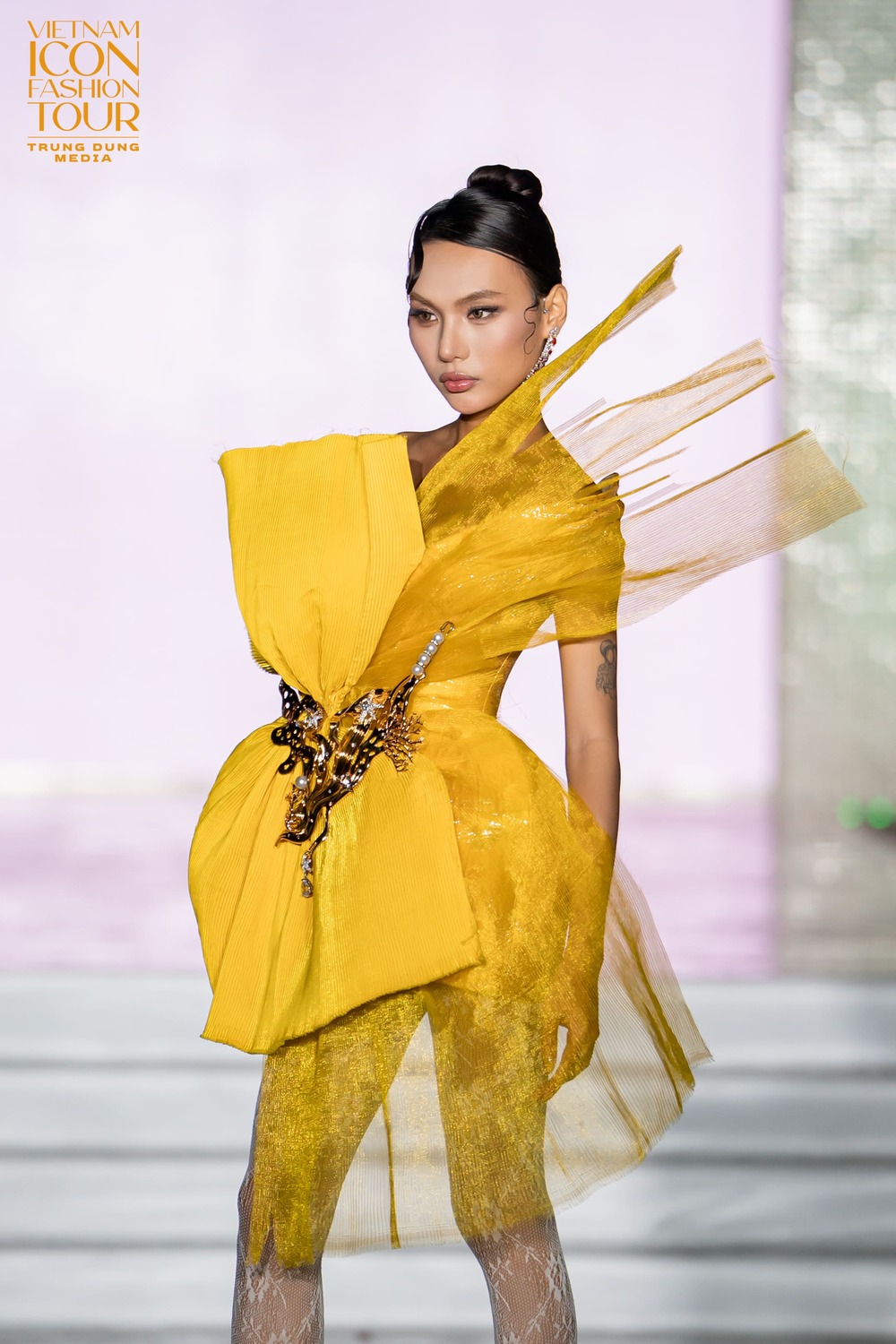 Vietnam Icon Fashion Tour 2025: Sàn diễn giữa Tháp Tam Thắng tôn vinh bản sắc Việt và tinh hoa sáng tạo