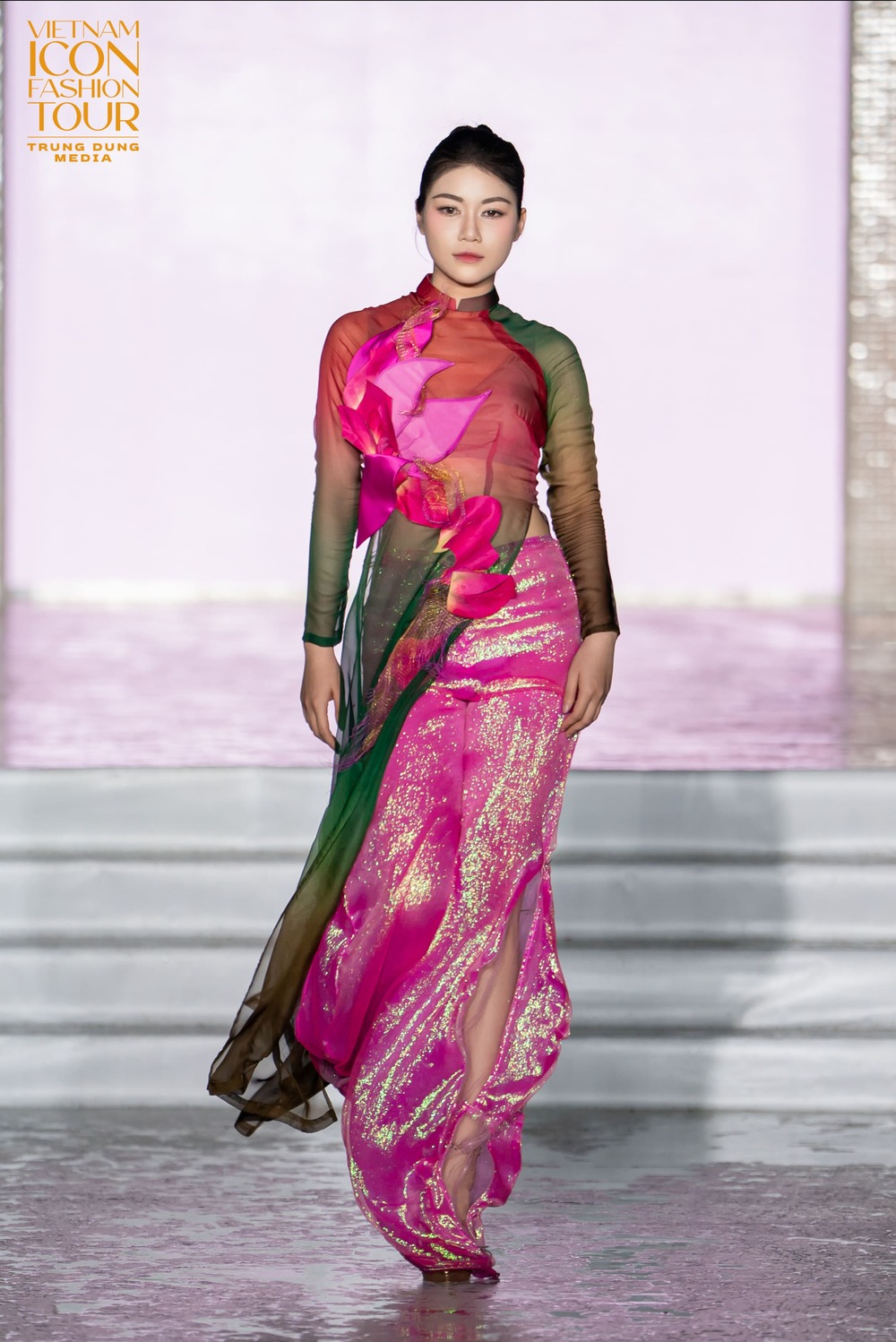 Vietnam Icon Fashion Tour 2025: Sàn diễn giữa Tháp Tam Thắng tôn vinh bản sắc Việt và tinh hoa sáng tạo