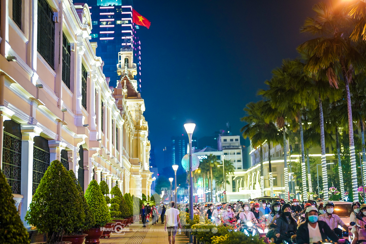 Điều tiết giao thông hơn 20 tuyến đường phục vụ dạ tiệc pháo hoa chào năm mới