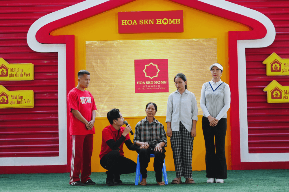 Ngọc Hân xúc động, Đỗ Kim Phúc khâm phục trước nghị lực của em nhỏ mồ côi