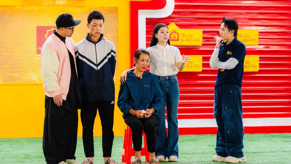 Huỳnh Lập, Hà Lê và Bùi Lê Mận xúc động trước câu chuyện người mẹ khiếm thị một mình nuôi con