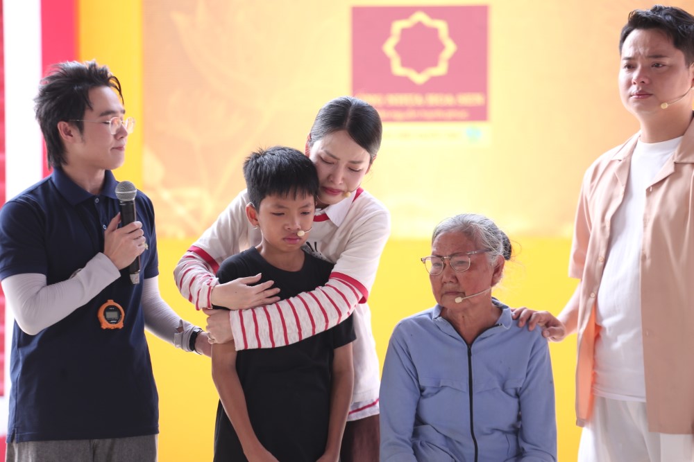 “Mái ấm gia đình Việt” trao hơn 2,5 tỷ đồng cho 18 gia đình khó khăn sau 3 ngày ghi hình tại Tây Ninh