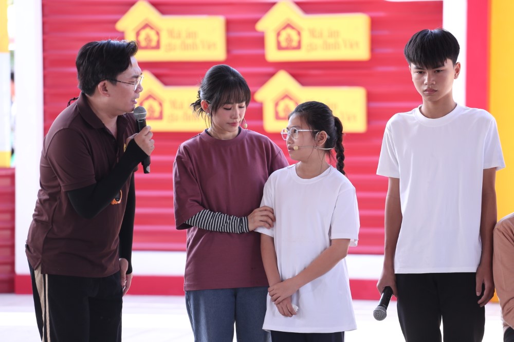 “Mái ấm gia đình Việt” trao hơn 2,5 tỷ đồng cho 18 gia đình khó khăn sau 3 ngày ghi hình tại Tây Ninh