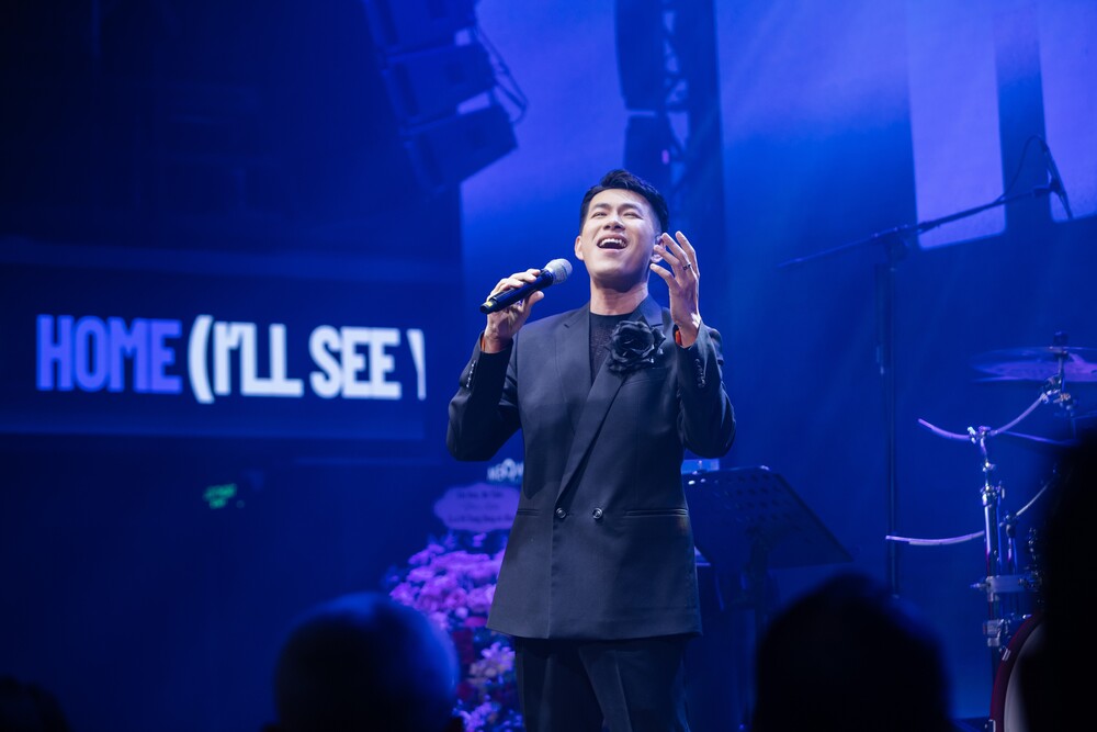 Hồ Trung Dũng giới thiệu album “ALIVE” với 11 ca khúc do chính anh sáng tác