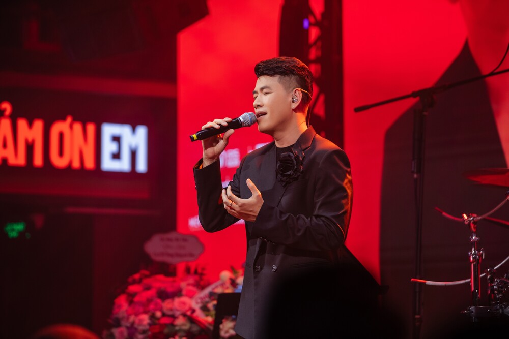 Hồ Trung Dũng giới thiệu album “ALIVE” với 11 ca khúc do chính anh sáng tác