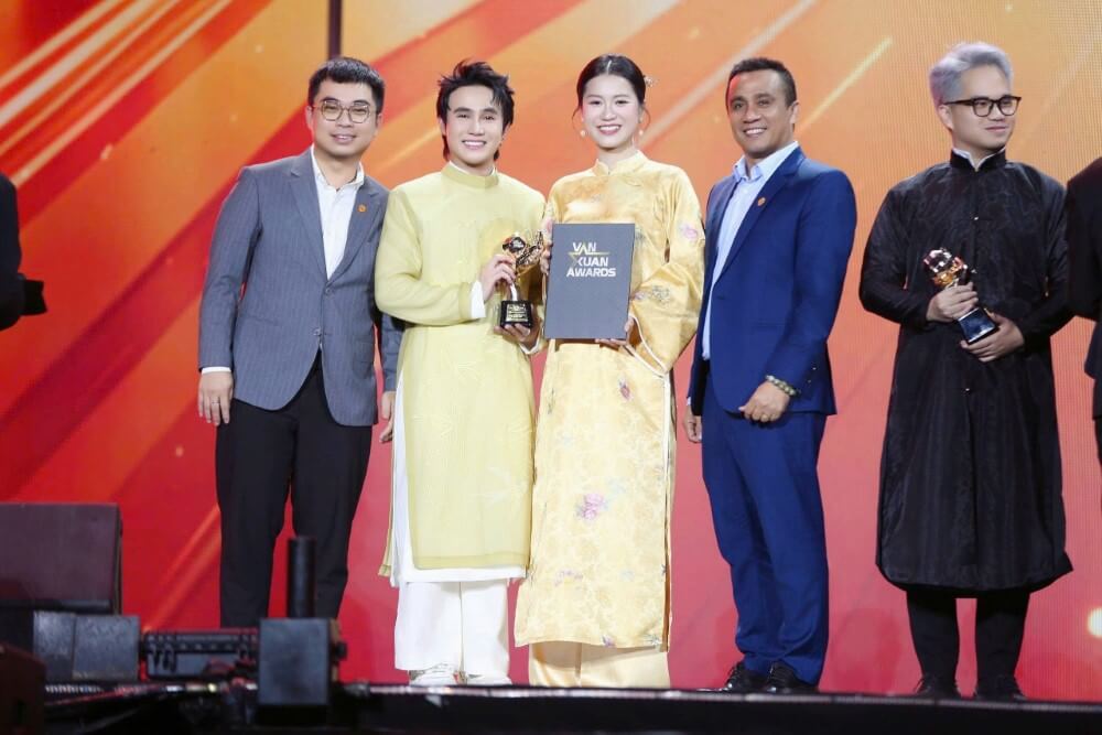 Mái ấm gia đình Việt cùng Tôn Hoa Sen lập cú đúp giải thưởng tại Giải thưởng Quảng cáo Sáng tạo Việt Nam