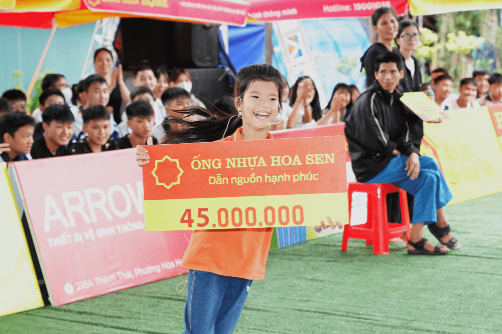 Hơn 320 triệu đồng trao cho các em nhỏ trong tập 163 chương trình “Mái ấm gia đình Việt”