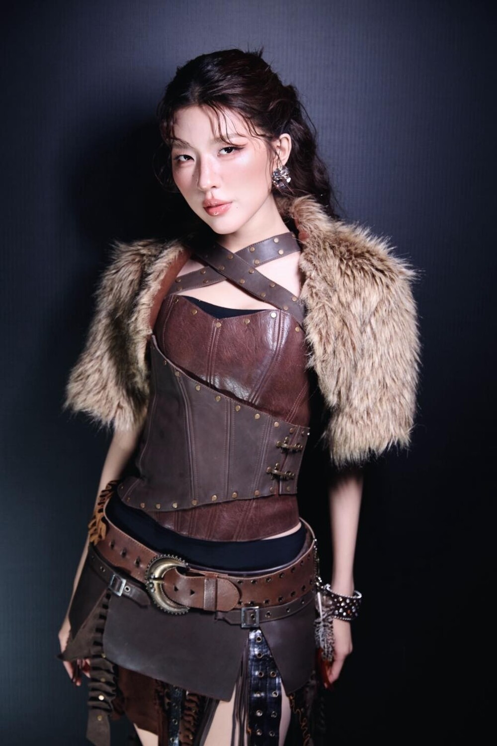 “Em xinh” Lamoon hát nhạc phim Người Đẹp Và Quái Lạ