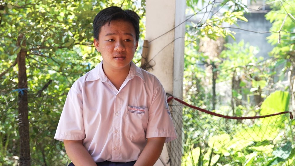 Vân Trang, Huy Khánh xúc động khi trở lại Mái ấm gia đình Việt, sẻ chia cùng những mảnh đời kém may mắn