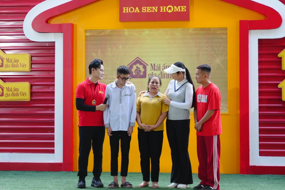 MC Dương Hồng Phúc, Ngọc Hân và Đỗ Kim Phúc xót xa hoàn cảnh cậu bé mắc bệnh thận di truyền, mẹ chạy thận giai đoạn cuối