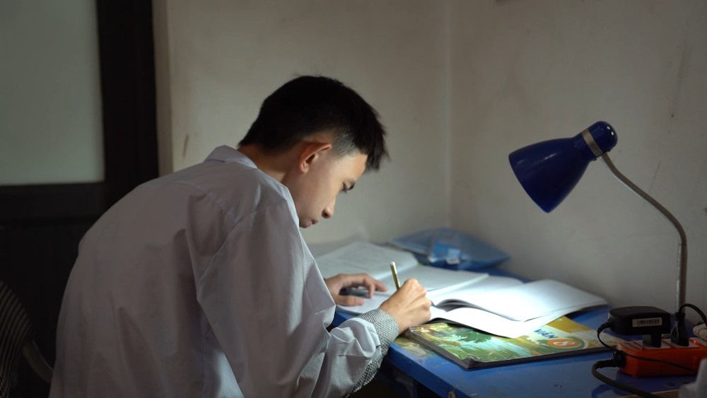 MC Dương Hồng Phúc, Ngọc Hân và Đỗ Kim Phúc xót xa hoàn cảnh cậu bé mắc bệnh thận di truyền, mẹ chạy thận giai đoạn cuối