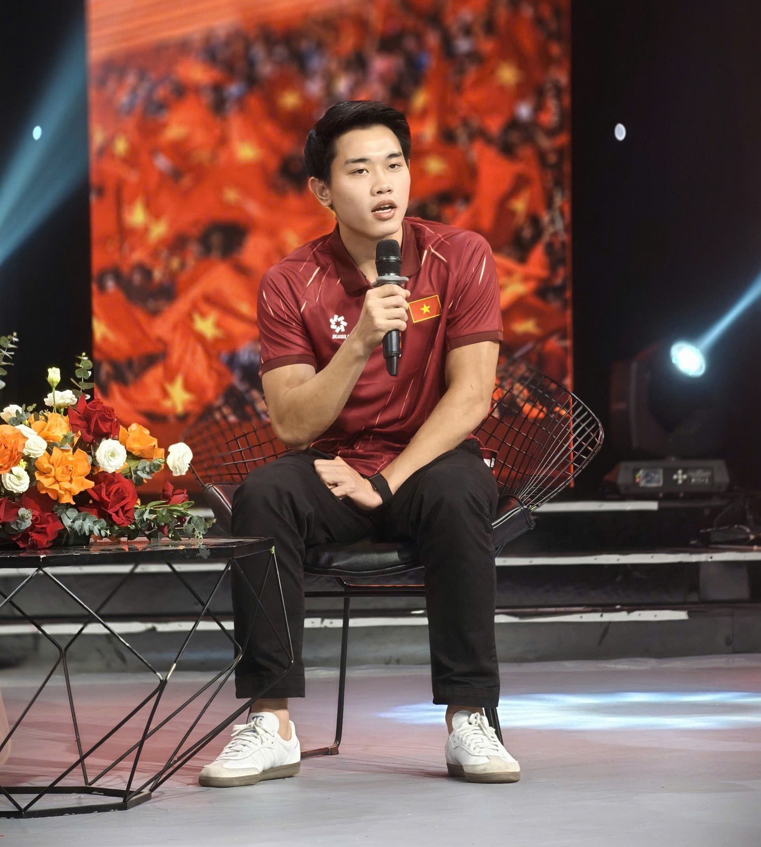 Đình Bắc đãi 100 mâm cảm ơn làng xóm, Văn Bình bối rối khi được so sánh với sao Hàn