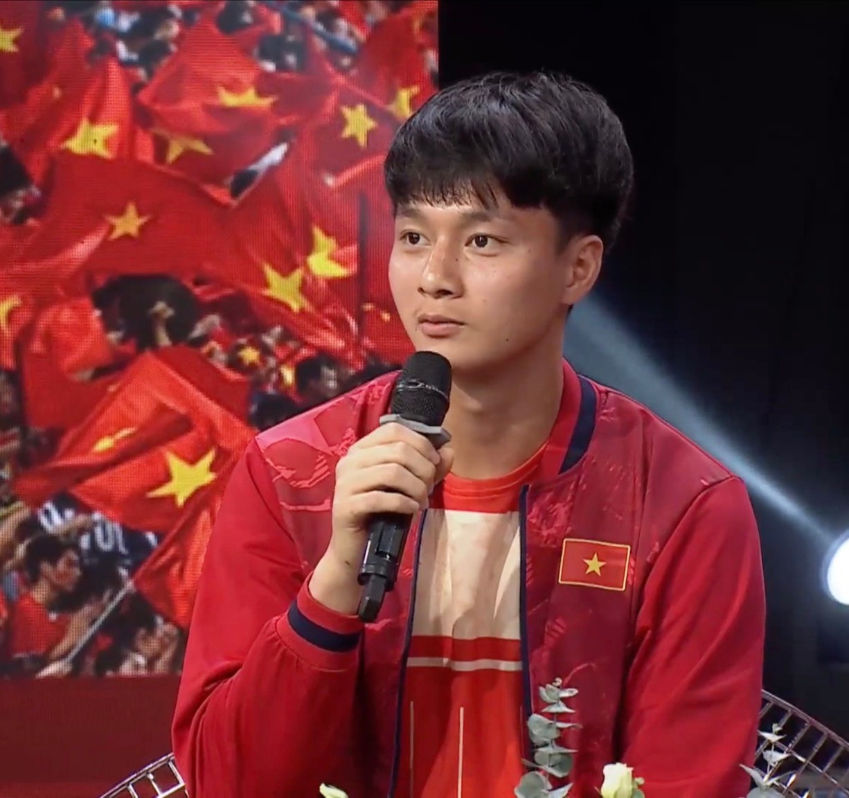 Đình Bắc đãi 100 mâm cảm ơn làng xóm, Văn Bình bối rối khi được so sánh với sao Hàn