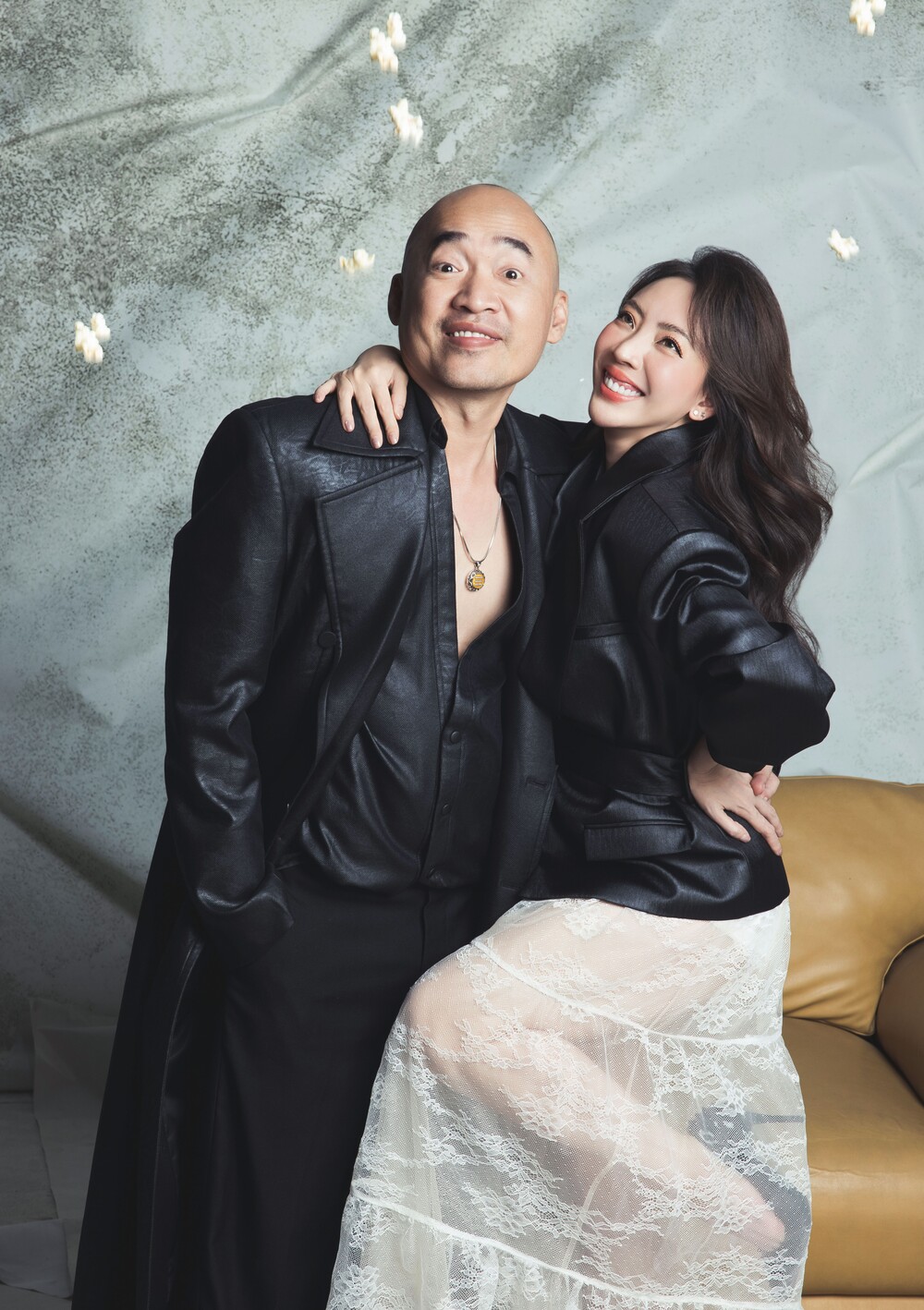 Tiến Luật “chơi lớn” tặng nhẫn kim cương cho Thu Trang kỷ niệm 15 năm ngày cưới