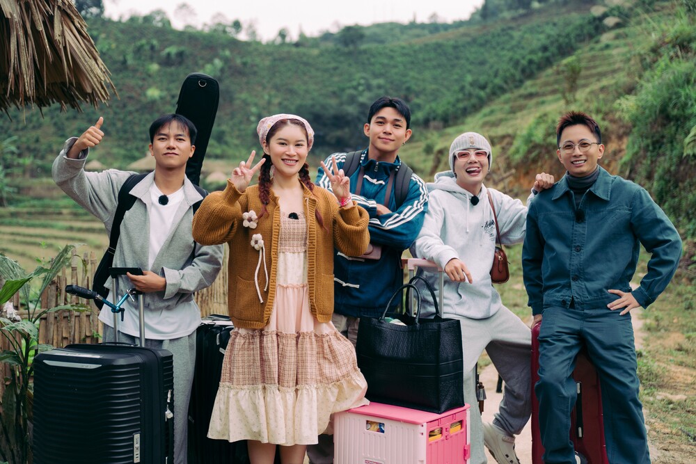 “Gia Đình Haha” trở lại Bản Liền: Ngày đoàn viên ấm áp giữa mùa đông Tây Bắc