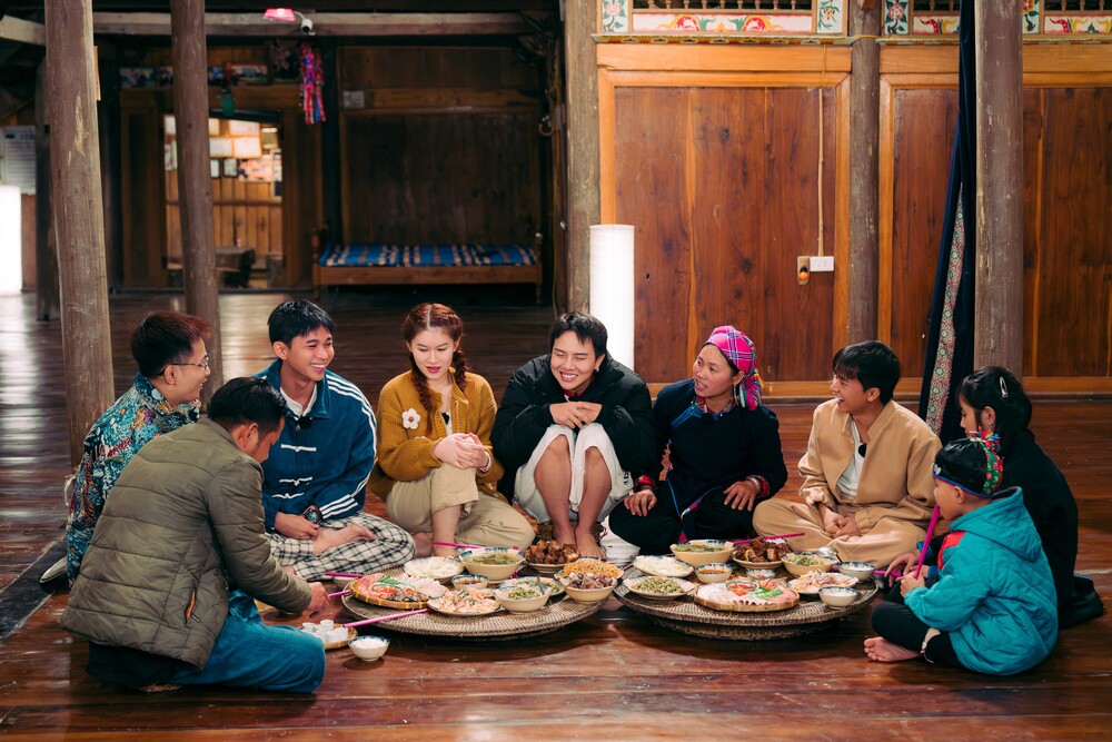 “Gia Đình Haha” trở lại Bản Liền: Ngày đoàn viên ấm áp giữa mùa đông Tây Bắc