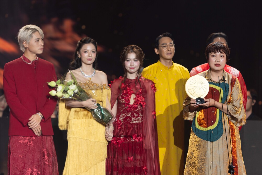 Hòa Minzy xúc động khi lập cú đúp tại Tinh hoa Việt 2025