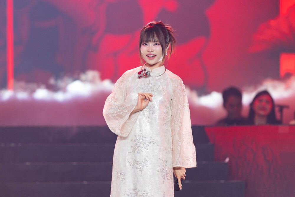 Hòa Minzy xúc động khi lập cú đúp tại Tinh hoa Việt 2025