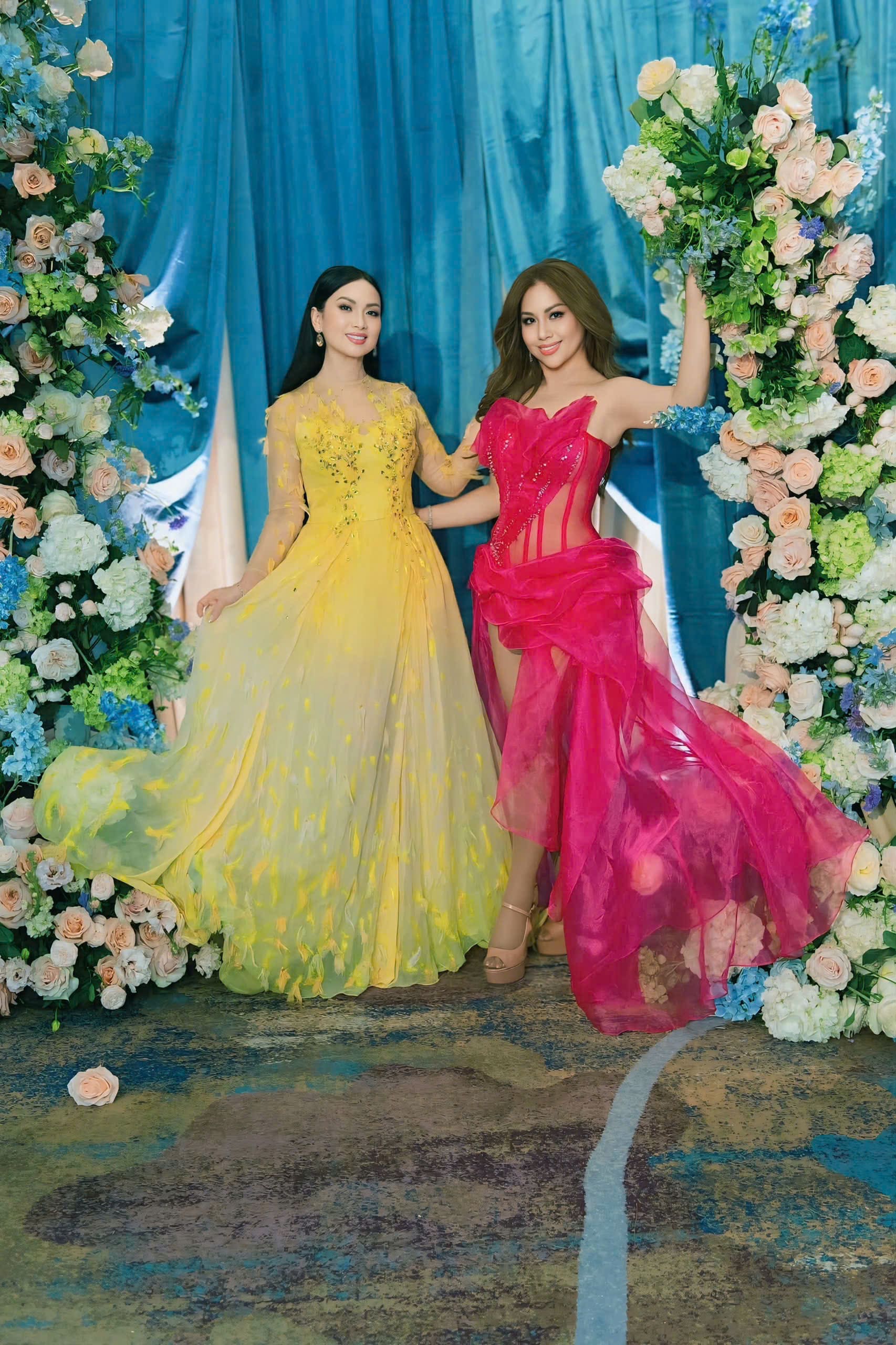 Hà Phương rạng rỡ, đọ dáng cùng em gái Minh Tuyết trong tiệc mừng đám cưới Kim Cương của bố mẹ chồng tỉ phú