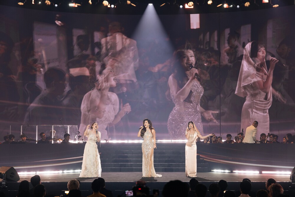 Hòa Minzy xúc động khi lập cú đúp tại Tinh hoa Việt 2025