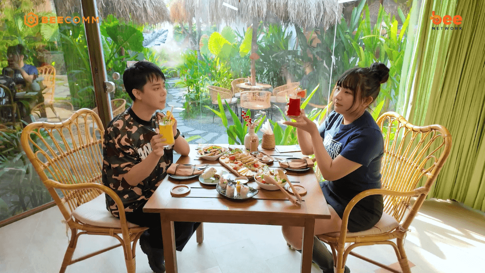Tuấn Kiệt – Hỷ Khí Dương Dương hào hứng khám phá không gian ẩm thực xanh tại Quán ăn hạnh phúc
