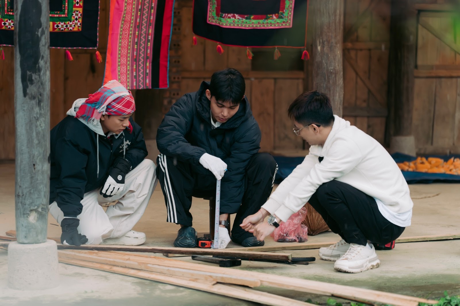 Gia Đình Haha: Hai tiếng “người nhà” sưởi ấm mùa đông Bản Liền