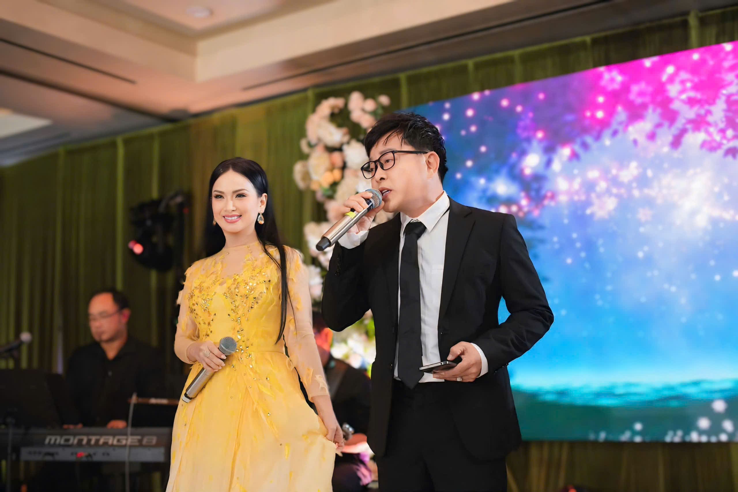 Hà Phương rạng rỡ, đọ dáng cùng em gái Minh Tuyết trong tiệc mừng đám cưới Kim Cương của bố mẹ chồng tỉ phú