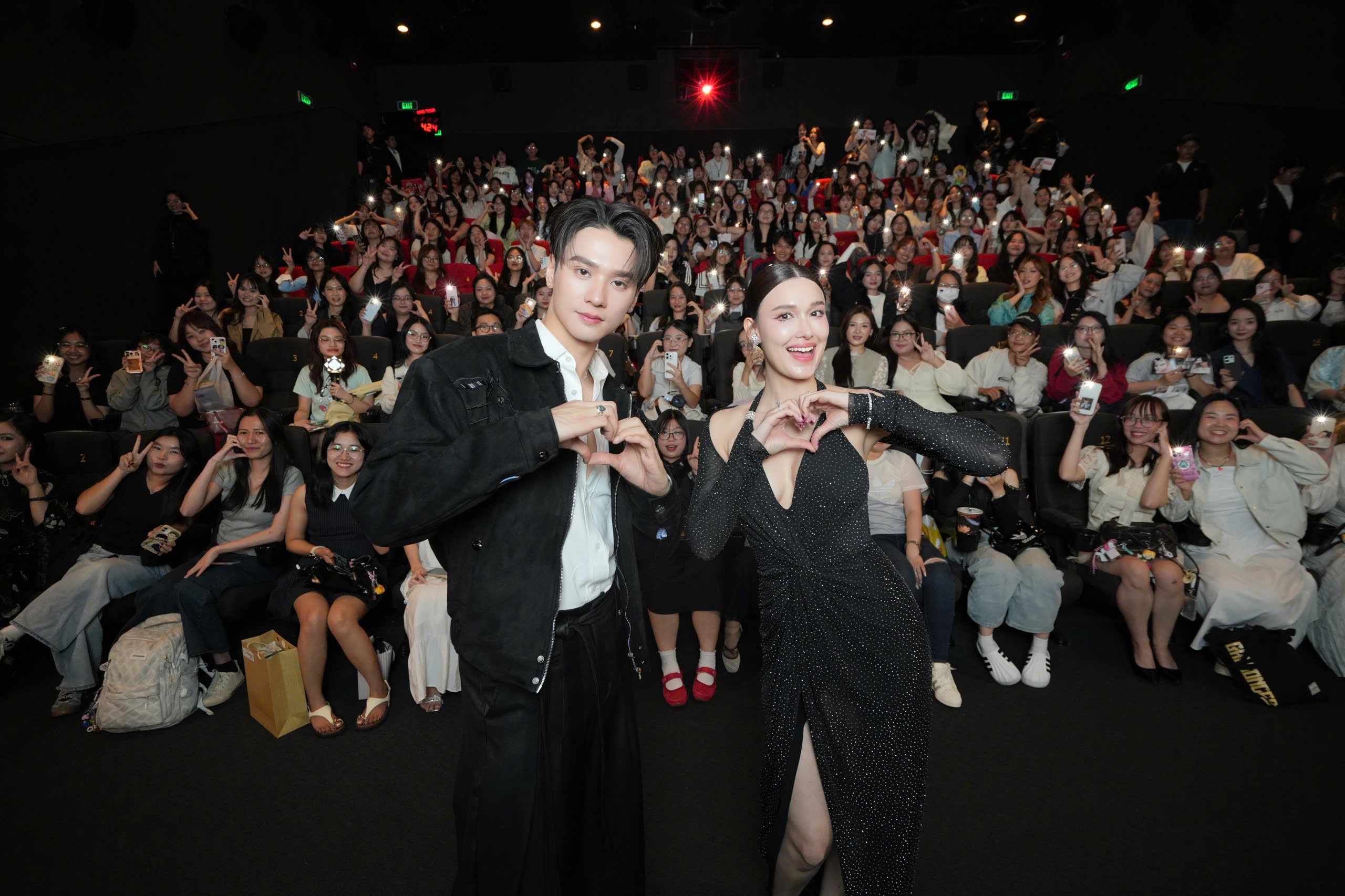 Nam thần Keng Harit bùng nổ visual khi sang Việt Nam