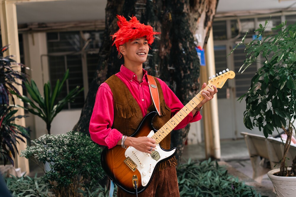 Hậu “thắng đậm” tại Làn Sóng Xanh, Nguyễn Hùng ra mắt nhạc phim mới trong Cảm Ơn Người Đã Thức Cùng Tôi