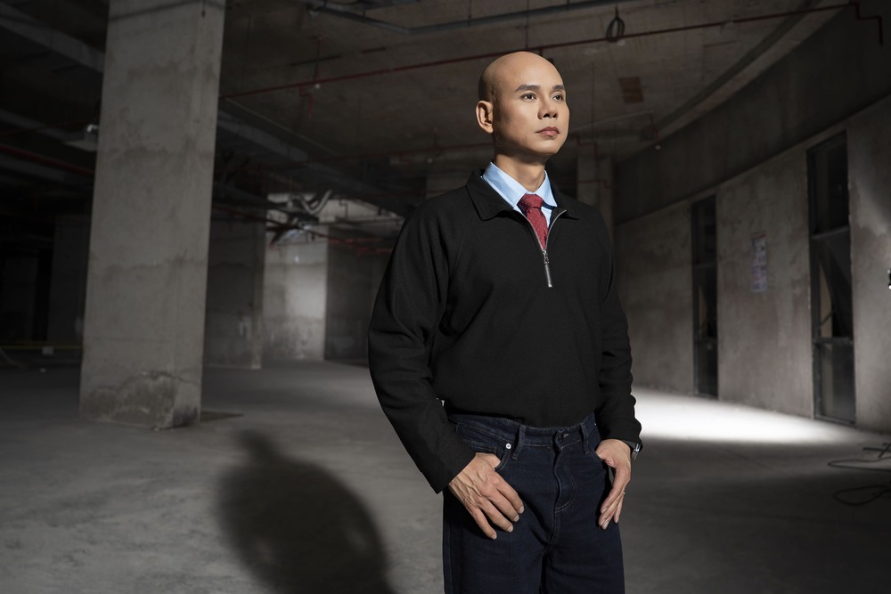 Phan Đinh Tùng ra mắt MV Nước Ngoài, kể câu chuyện người Việt xa xứ giữa mùa đoàn viên