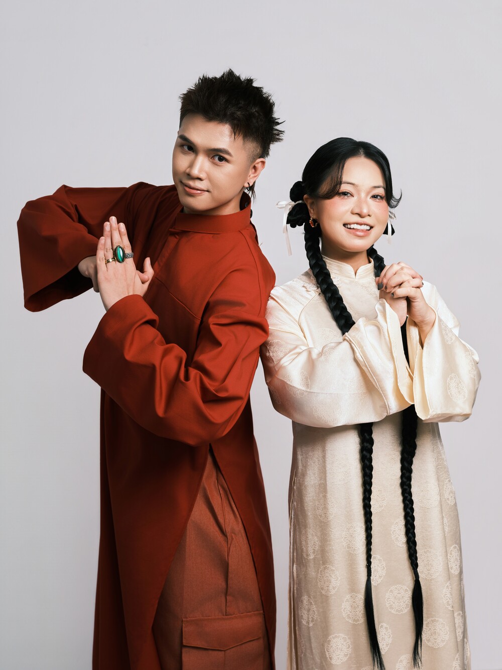 Người đứng sau “Hoả Ca”, “Nàng Thơ”, “Giữa Đại Lộ Đông Tây”... bất ngờ đảm nhận vị trí Giám đốc âm nhạc show Tết quốc gia, kết hợp với nửa kia trong ca khúc mới