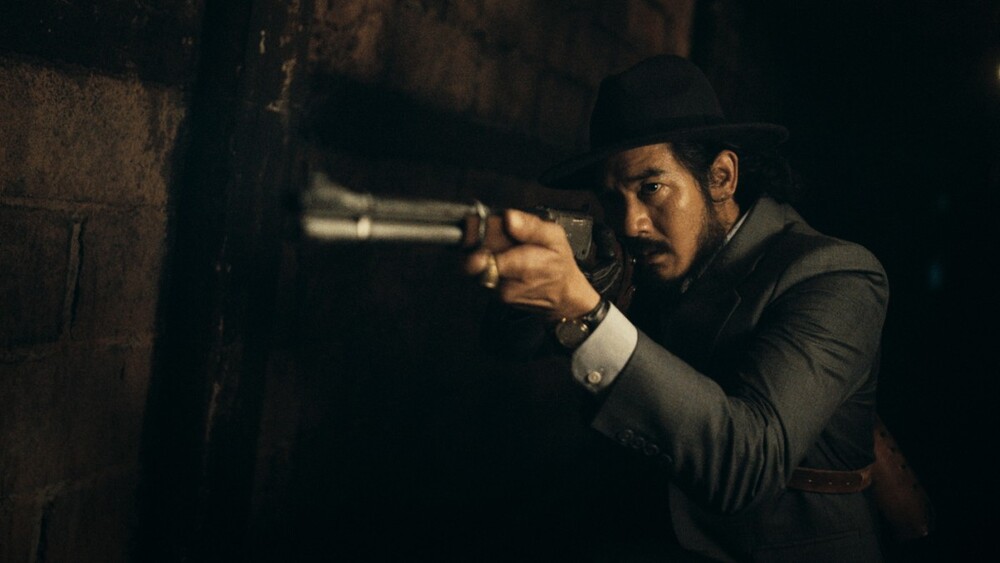 Nam thần Mario Maurer cùng "Quốc bảo Thái Lan" hóa thân tướng cướp trong "Tứ hổ đại náo"