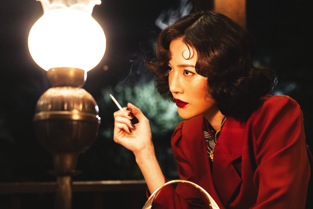 Nam thần Mario Maurer cùng "Quốc bảo Thái Lan" hóa thân tướng cướp trong "Tứ hổ đại náo"