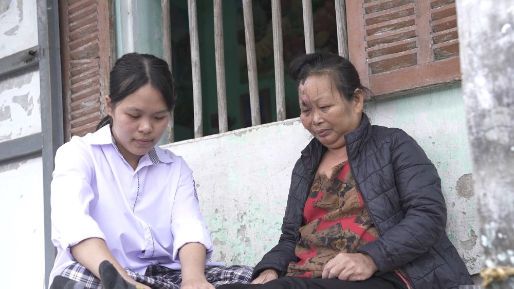 Minh Dự lần đầu làm MC Mái ấm gia đình Việt, nghẹn lòng trước những mảnh đời kém may mắn